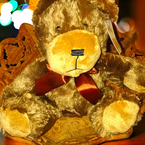 New Vintage brown bear with the cutest little bow tie - Picture 1 of 1